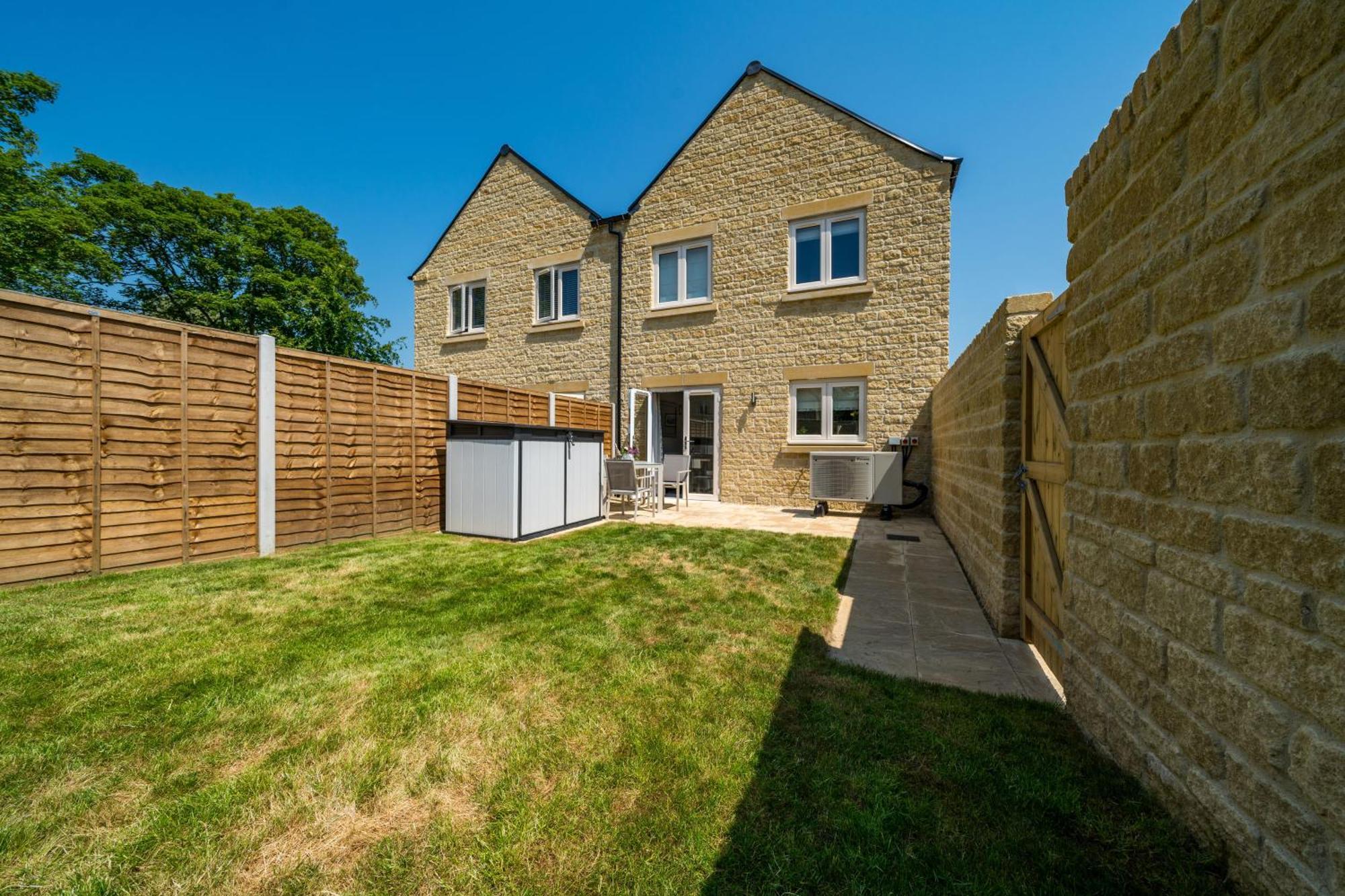 Fleming Cottage - Contemporary Cotswold Home Upper Rissington Exterior photo